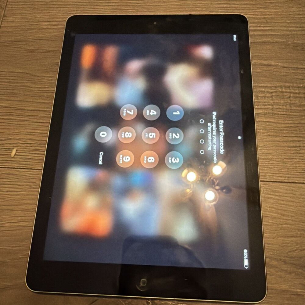 Apple iPad Air A1474 1st Generation, Wi-Fi, 9.7" Tablet Space Gray Locked
